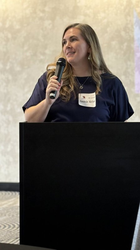 Dr. Amanda Watson addressees forum attendees on the topic of Mature Women’s Health Issues. Her co-presenter was Nancy Morris, MD.